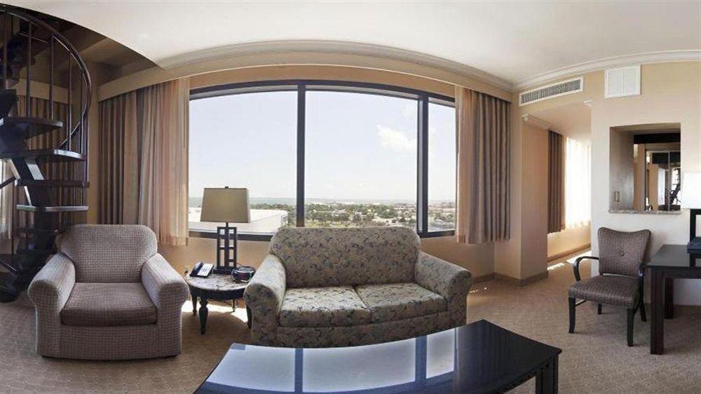 Crowne Plaza Pensacola Grand Hotel Екстериор снимка