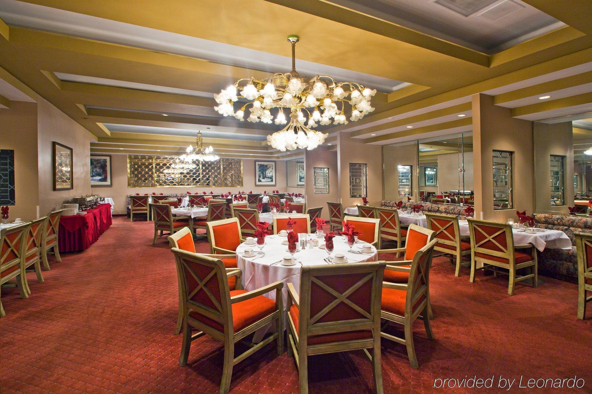 Crowne Plaza Pensacola Grand Hotel Ресторант снимка