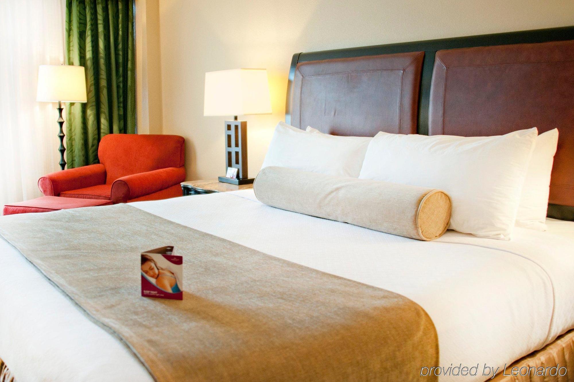 Crowne Plaza Pensacola Grand Hotel Екстериор снимка
