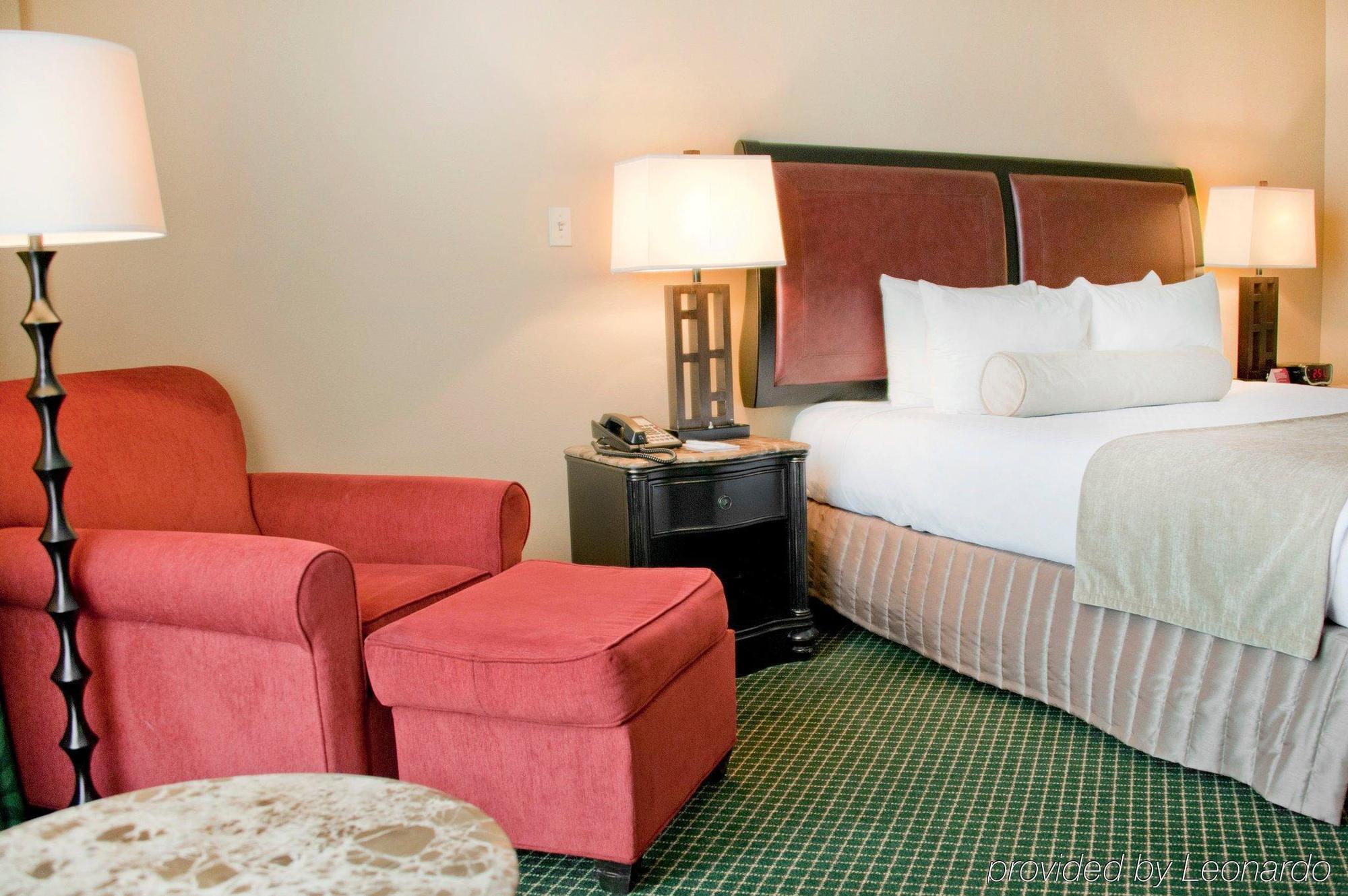 Crowne Plaza Pensacola Grand Hotel Екстериор снимка