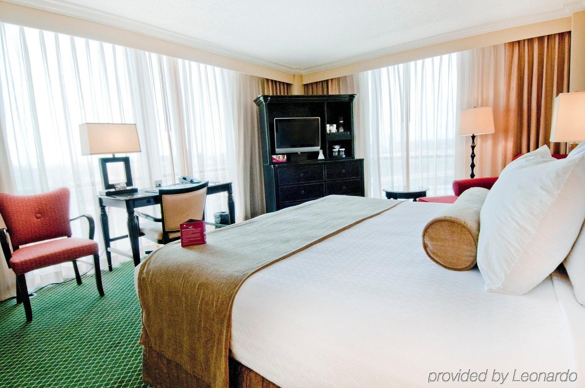 Crowne Plaza Pensacola Grand Hotel Екстериор снимка