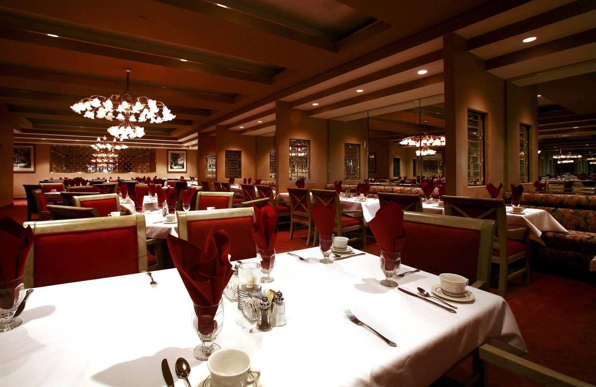Crowne Plaza Pensacola Grand Hotel Ресторант снимка