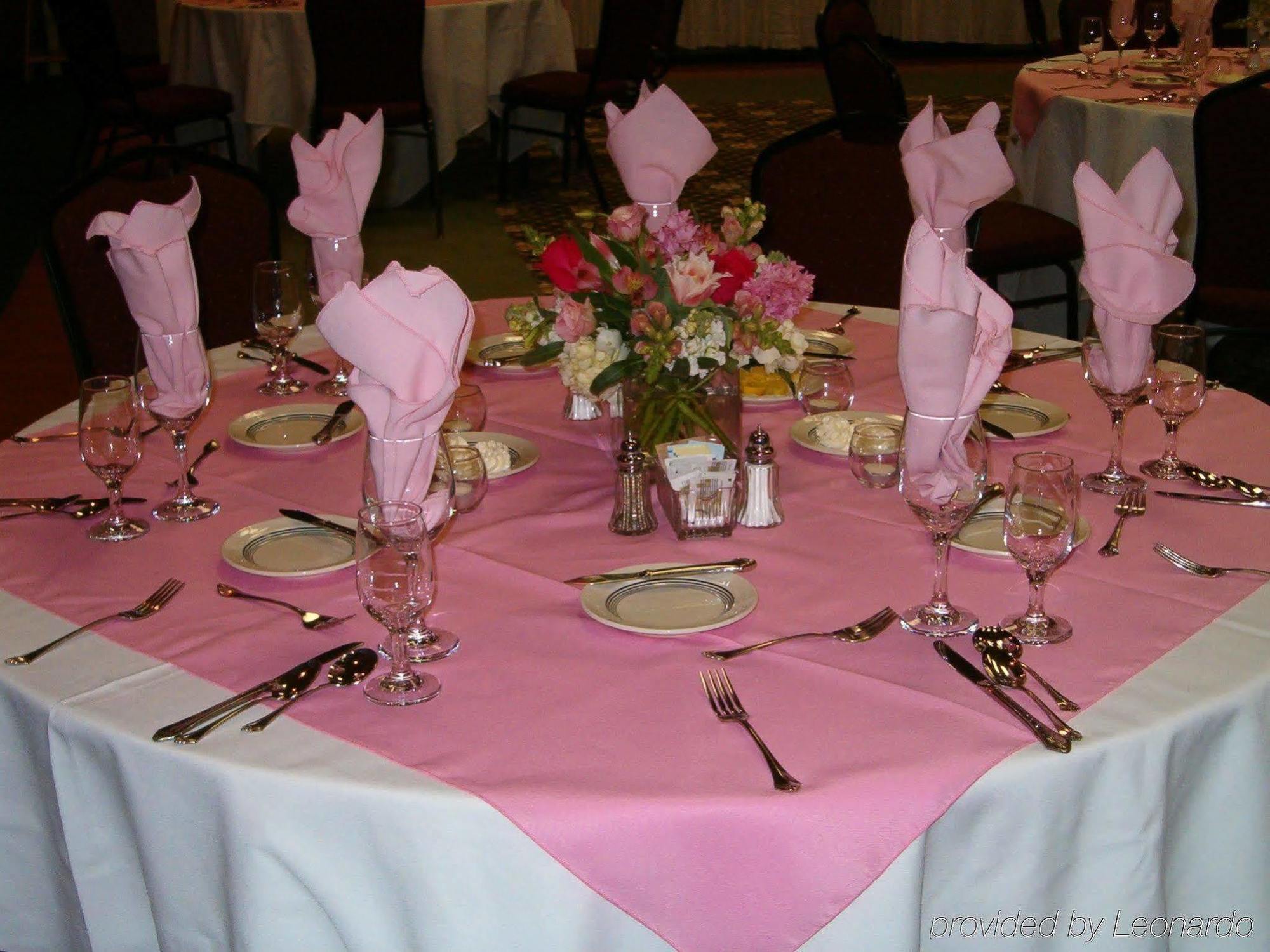 Crowne Plaza Pensacola Grand Hotel Ресторант снимка