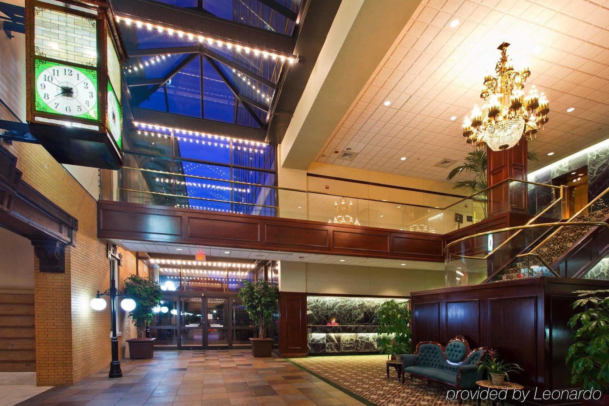 Crowne Plaza Pensacola Grand Hotel Интериор снимка