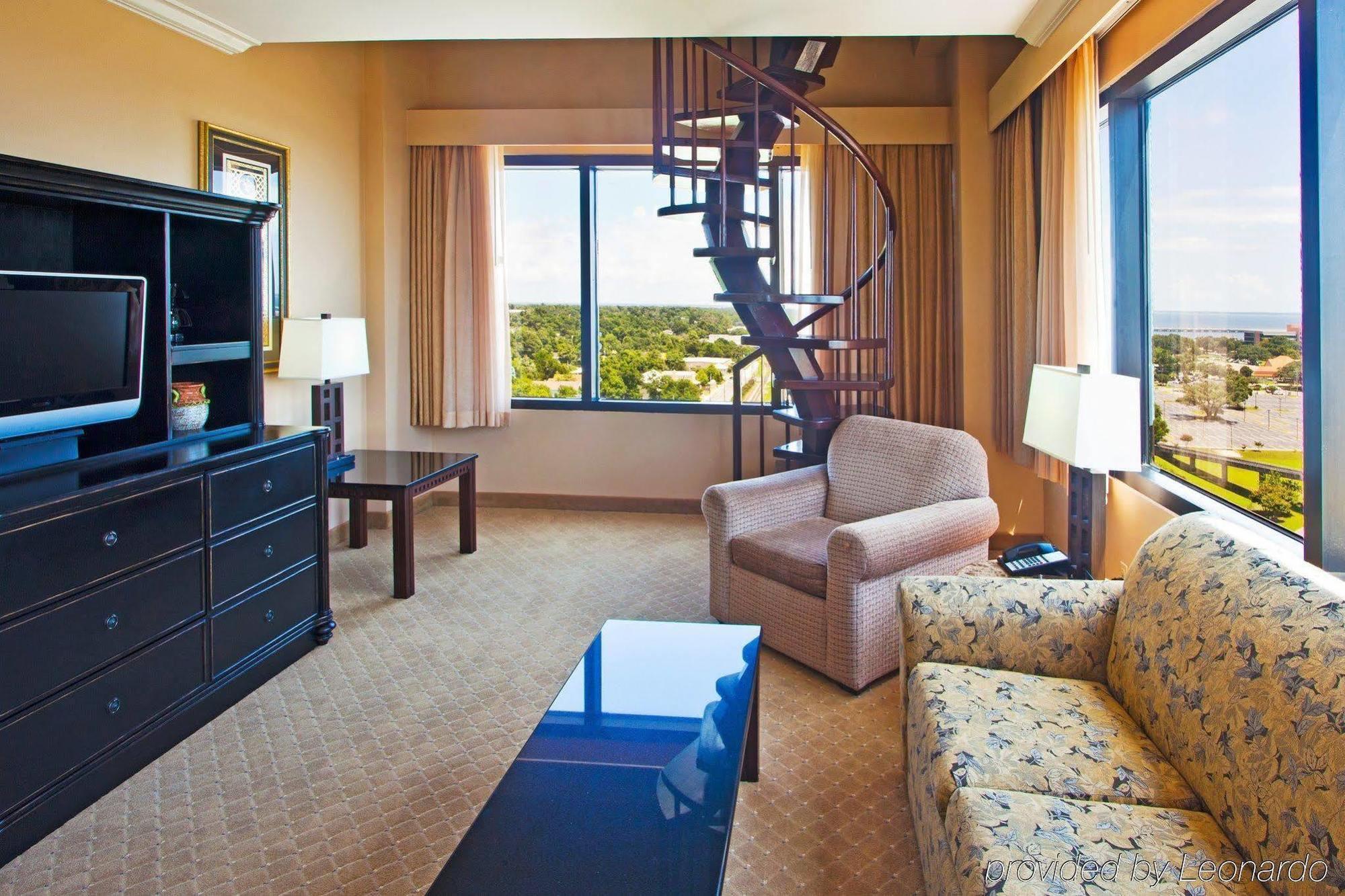 Crowne Plaza Pensacola Grand Hotel Стая снимка